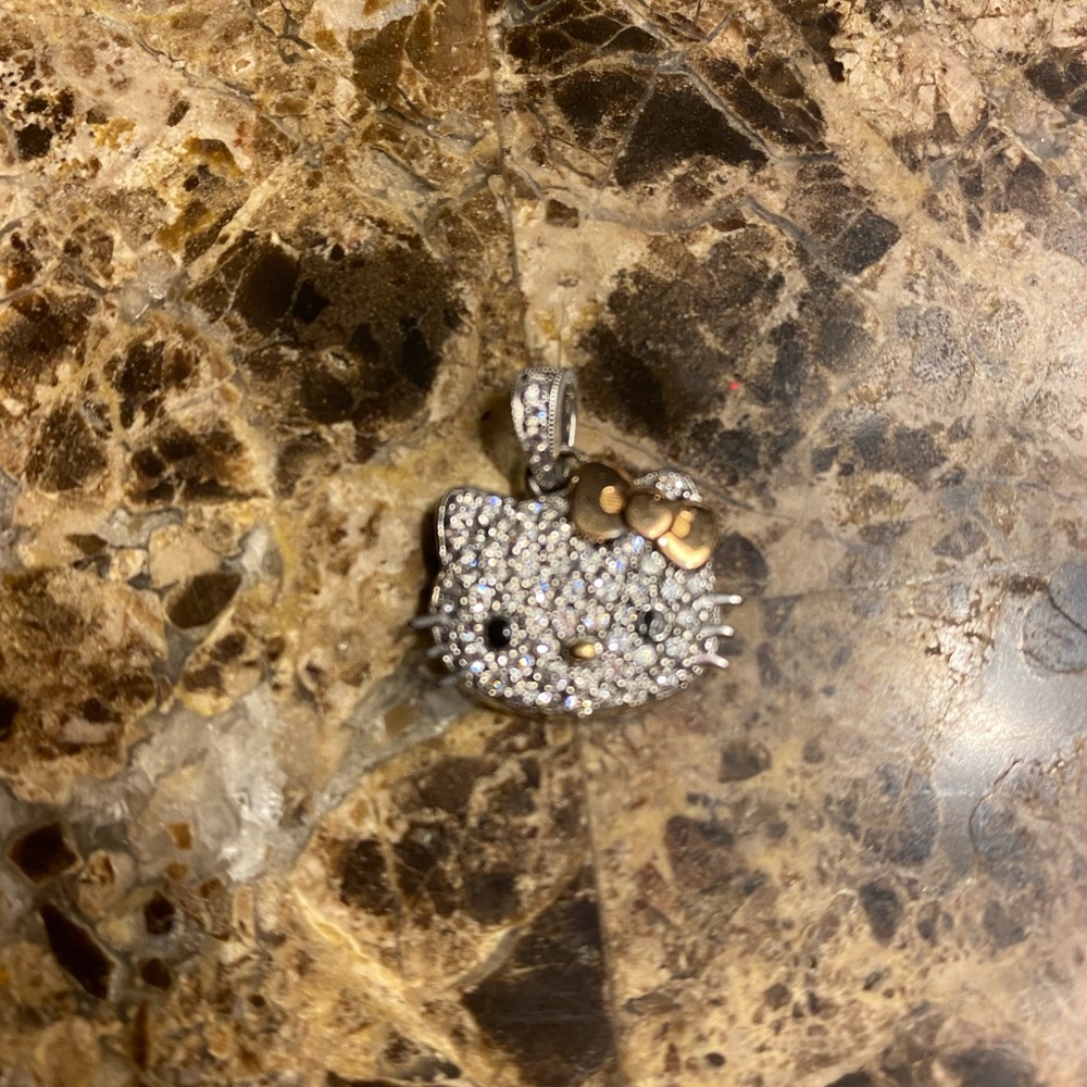 Kimora lee Simmons diamond hello Kitty pendant 18k